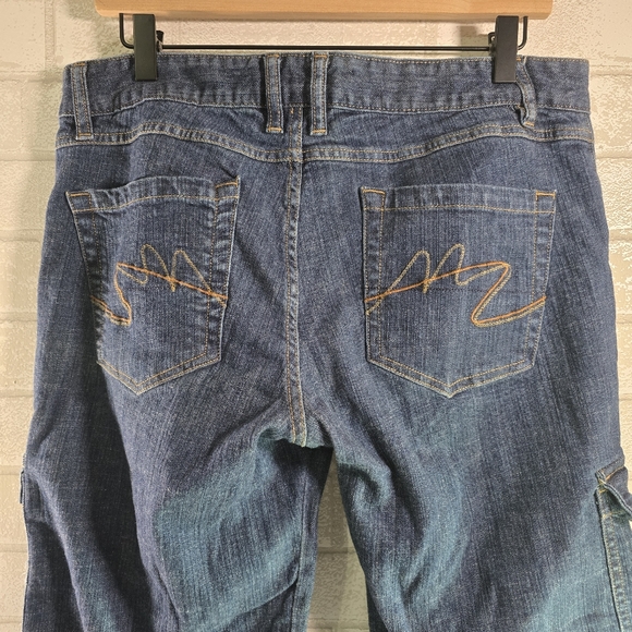 Denim Capri Jean Button Cargo Cuffed Zipped Hem Women's Size 12 Crop Pants - Picture 5 of 8
